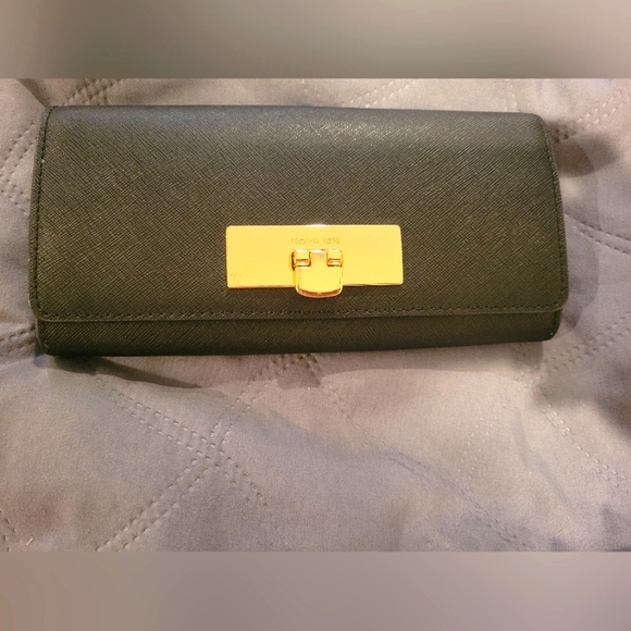 Michael Kors Handbags - Michael Kors Carry All Black Wallet